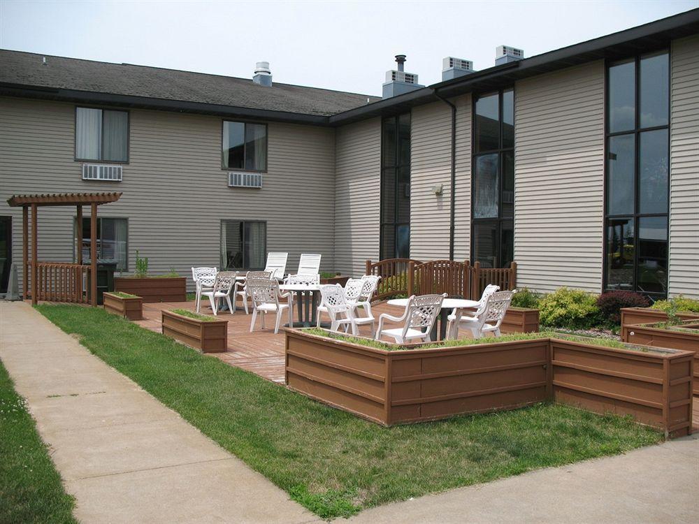 AmericInn by Wyndham Prairie du Chien Exterior foto