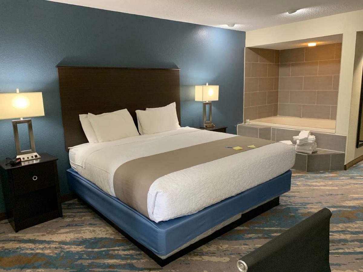 AmericInn by Wyndham Prairie du Chien Exterior foto