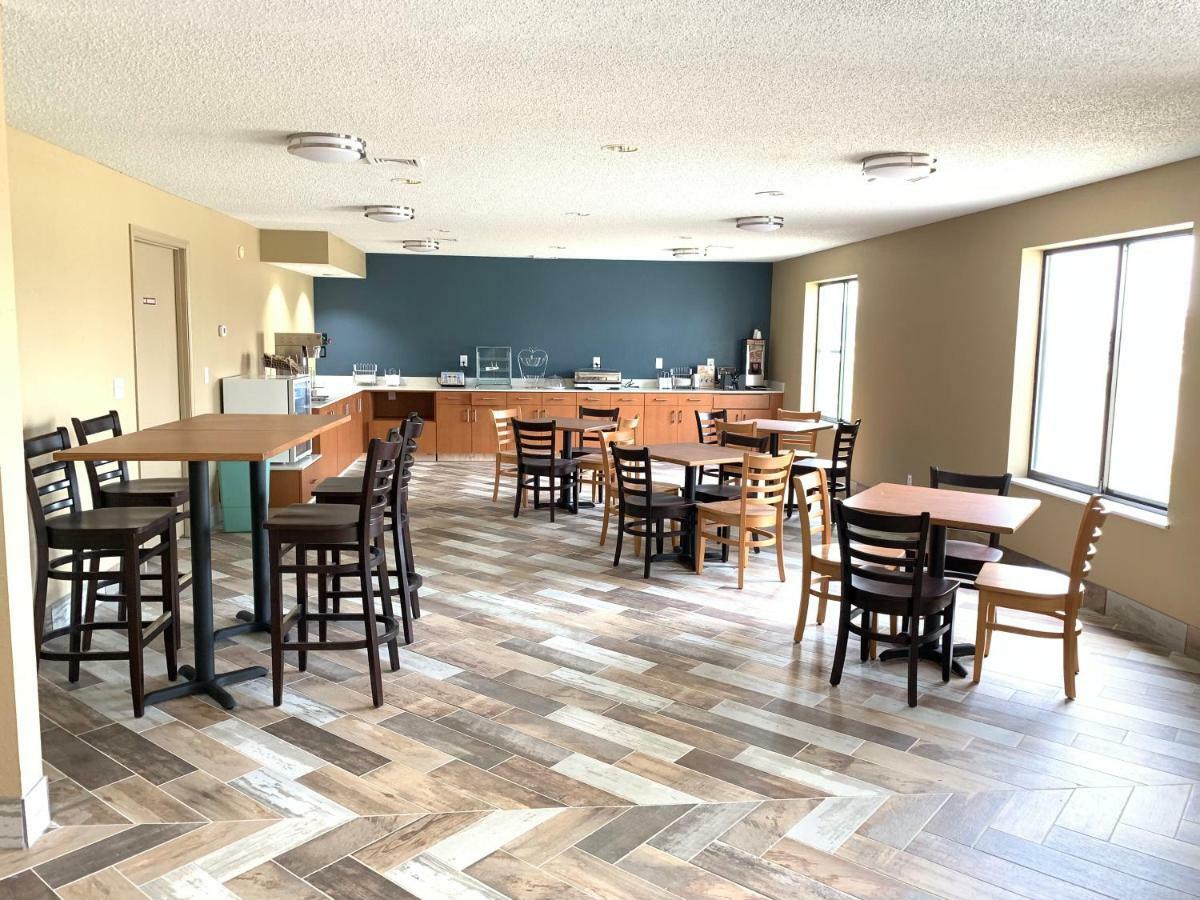 AmericInn by Wyndham Prairie du Chien Exterior foto